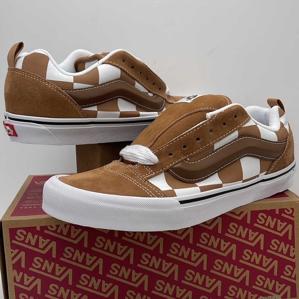 Vans Men’s Knu Skool
Mega Check Brown
VN000CRPBRO Brown and White Checkered Shoe - Picture 10 of 16
